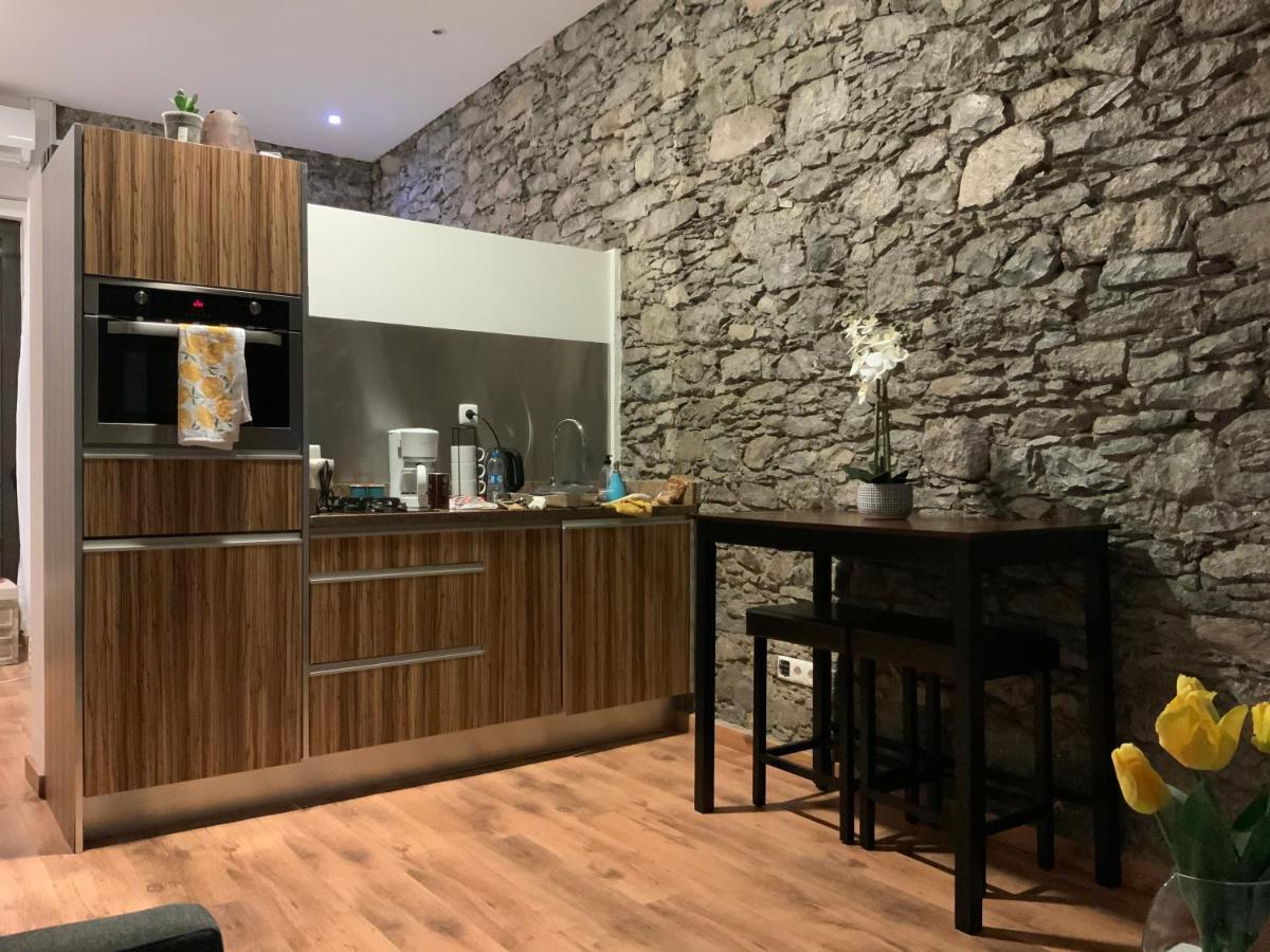Techas City Center Luxurious Studio Прая Екстериор снимка